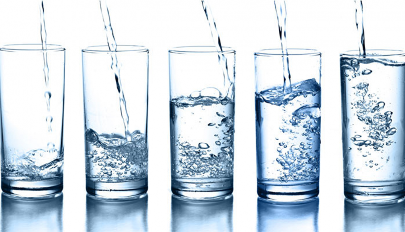 Nên uống nước tinh khiêt hay uống nước ion kiềm